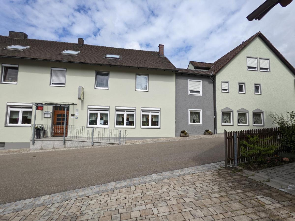 Zum Schwarzen Baeren Hotel Vohenstrauss Exterior photo
